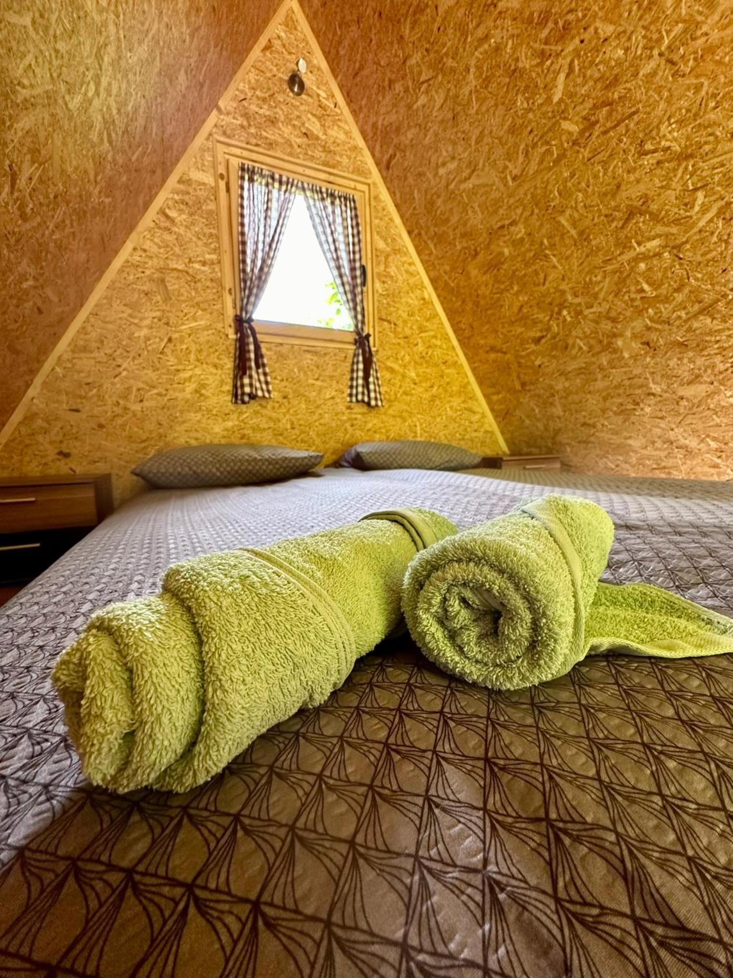 فندق Glamping Krn كوباريد المظهر الخارجي الصورة