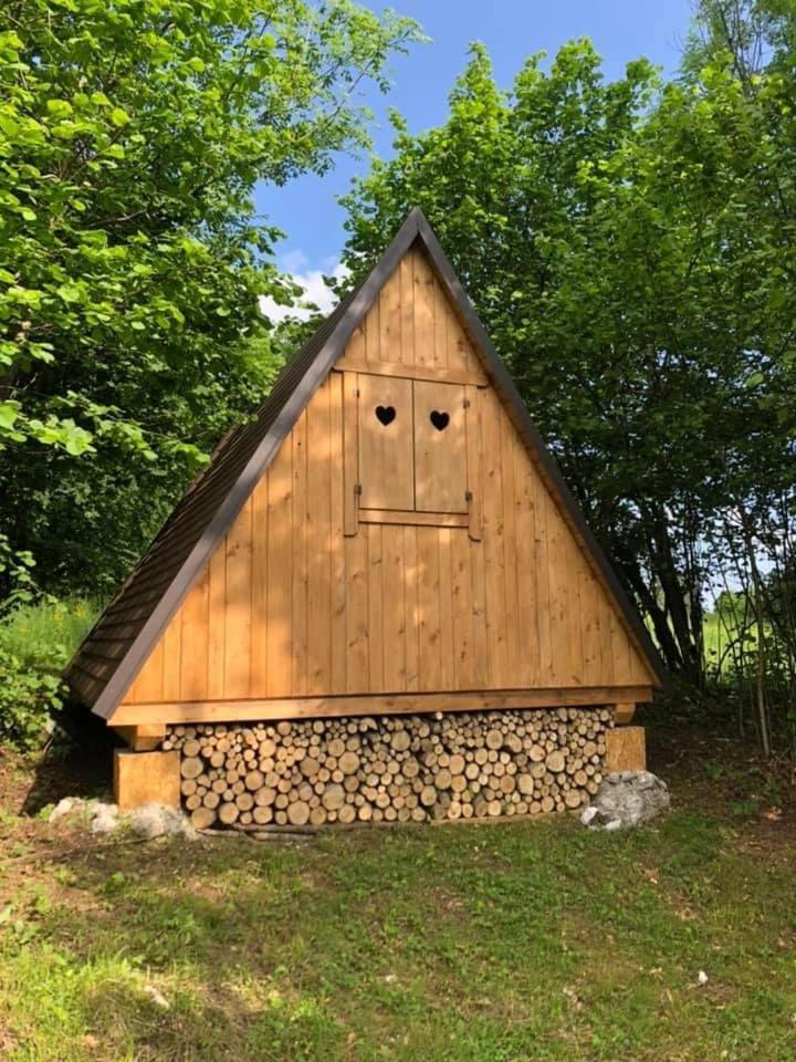 فندق Glamping Krn كوباريد المظهر الخارجي الصورة