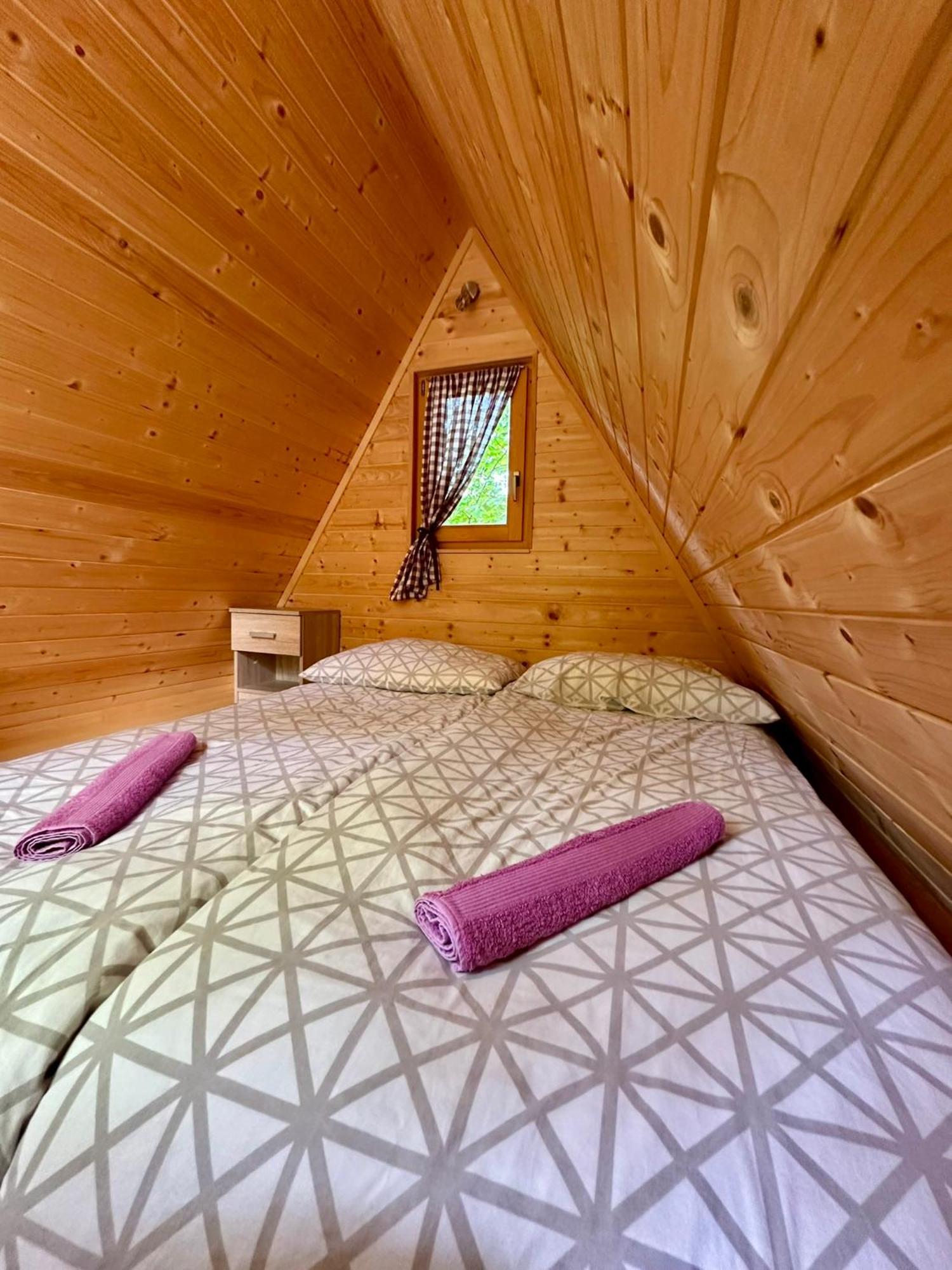 فندق Glamping Krn كوباريد المظهر الخارجي الصورة